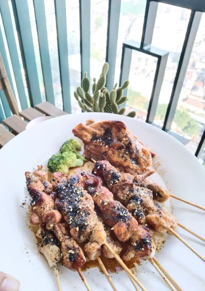 Sate Ayam Teriyaki dengan Abon Rumput Laut Jepang