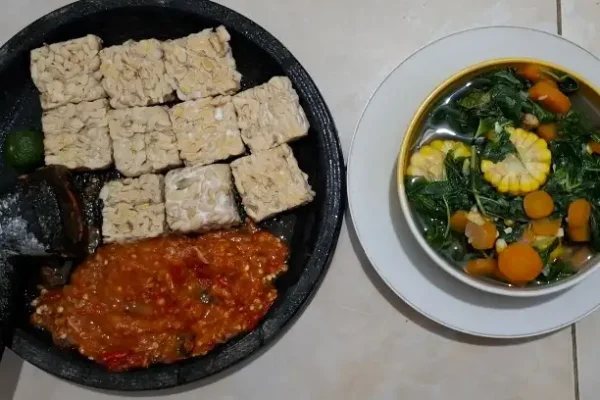 Resep Sederhana: Sayur Bayam dan Sambal Tempe Rebus yang Lezat Resep Sederhana: Sayur Bayam dan Sambal Tempe Rebus yang Lezat